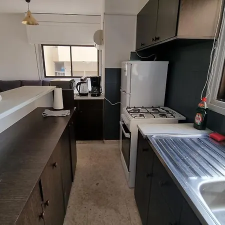 Cozy Apt / 100 Mbit+ Netflix / Near Airport Larnaca
