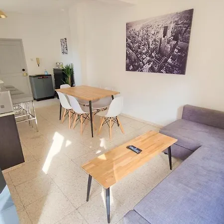 Daire Cozy Apt / 100 Mbit+ Netflix / Near Airport