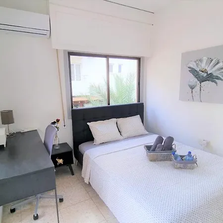 Cozy Apt / 100 Mbit+ Netflix / Near Airport *