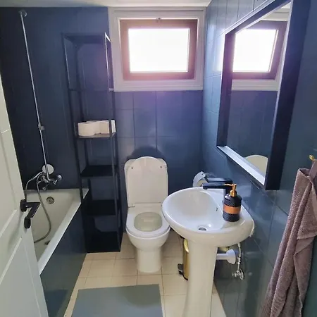 Cozy Apt / 100 Mbit+ Netflix / Near Airport *